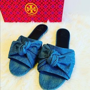 Women’s TORY BURCH Denim Sandals!🤍